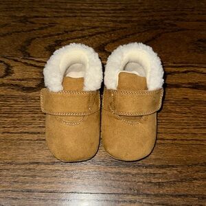 New Carters Infant Just One You Velcro Fur Soft Tan Boots 6-12 Months